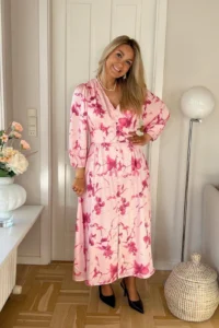 neo-noir-x-mollymy-olana-fading-flower-dress-169136-170-pink-kjoler-555514