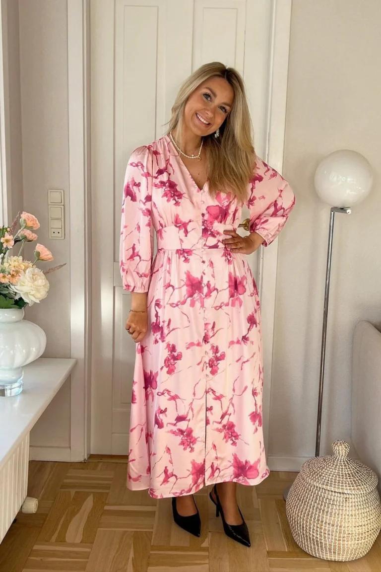 neo-noir-x-mollymy-olana-fading-flower-dress-169136-170-pink-kjoler-555514